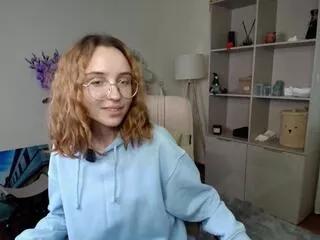 Discover our girls online shows and discover the company of countless livestreamers, with stunning shapes, sex toys and more.