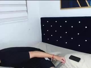 Discover our girls online shows and discover the company of countless livestreamers, with stunning shapes, sex toys and more.
