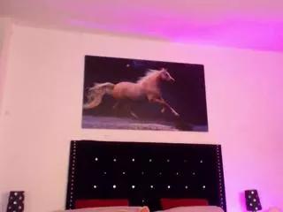 Discover our girls online shows and discover the company of countless livestreamers, with stunning shapes, sex toys and more.
