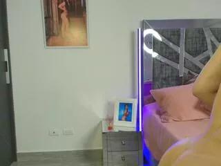 Discover our girls online shows and discover the company of countless livestreamers, with stunning shapes, sex toys and more.