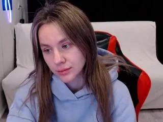 Discover our girls online shows and discover the company of countless livestreamers, with stunning shapes, sex toys and more.