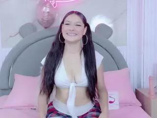 Discover our girls online shows and discover the company of countless livestreamers, with stunning shapes, sex toys and more.