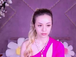 Discover our girls online shows and discover the company of countless livestreamers, with stunning shapes, sex toys and more.