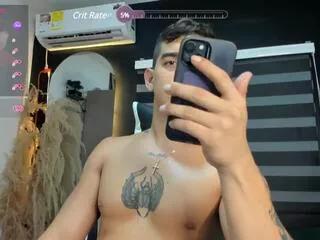 Discover our girls online shows and discover the company of countless livestreamers, with stunning shapes, sex toys and more.