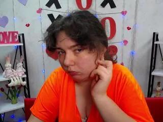 Discover our girls online shows and discover the company of countless livestreamers, with stunning shapes, sex toys and more.