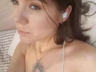Discover our girls online shows and discover the company of countless livestreamers, with stunning shapes, sex toys and more.