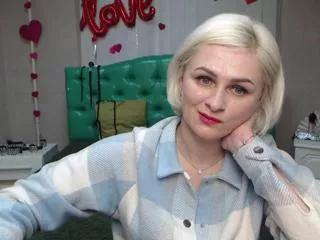 Discover our girls online shows and discover the company of countless livestreamers, with stunning shapes, sex toys and more.