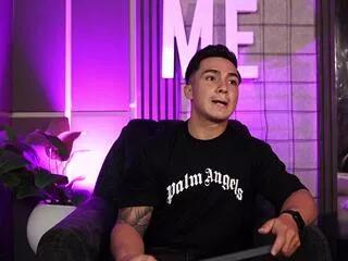 Discover our girls online shows and discover the company of countless livestreamers, with stunning shapes, sex toys and more.