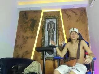 Santiago_holden webcams show profile image 