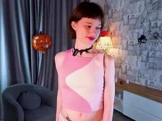 Discover our girls online shows and discover the company of countless livestreamers, with stunning shapes, sex toys and more.