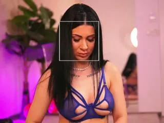 Discover our girls online shows and discover the company of countless livestreamers, with stunning shapes, sex toys and more.