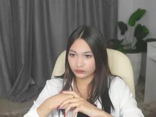 Discover our girls online shows and discover the company of countless livestreamers, with stunning shapes, sex toys and more.