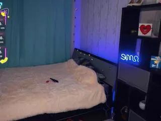 Discover our girls online shows and discover the company of countless livestreamers, with stunning shapes, sex toys and more.