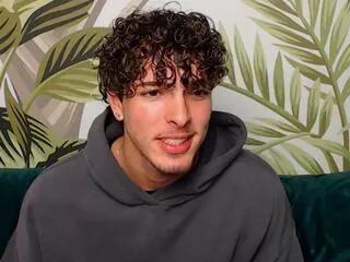 Discover our girls online shows and discover the company of countless livestreamers, with stunning shapes, sex toys and more.