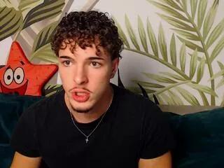 Discover our girls online shows and discover the company of countless livestreamers, with stunning shapes, sex toys and more.