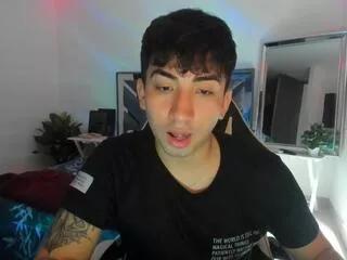 Discover our girls online shows and discover the company of countless livestreamers, with stunning shapes, sex toys and more.