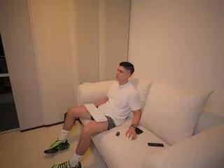 Discover our girls online shows and discover the company of countless livestreamers, with stunning shapes, sex toys and more.