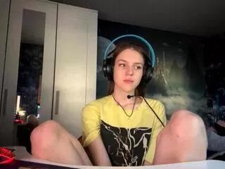 Discover our girls online shows and discover the company of countless livestreamers, with stunning shapes, sex toys and more.