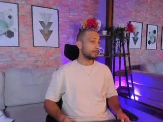 tyler_brownn from Flirt4Free is Freechat