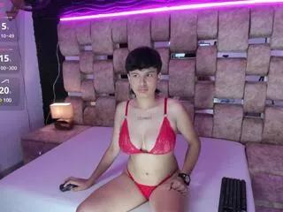 Discover our girls online shows and discover the company of countless livestreamers, with stunning shapes, sex toys and more.