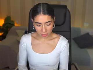 Discover our girls online shows and discover the company of countless livestreamers, with stunning shapes, sex toys and more.