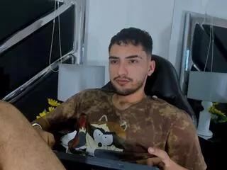 yoggi_aron from Flirt4Free