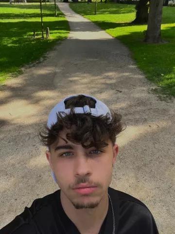 Romain80 webcams show profile image 