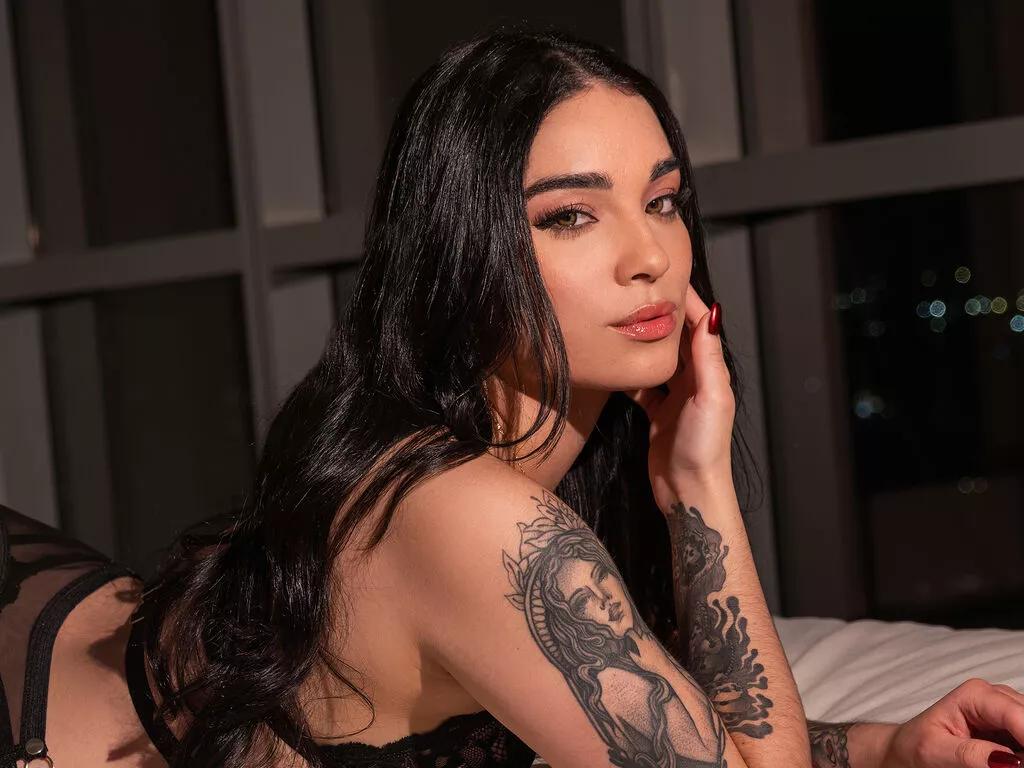 AdalineCuervo webcams show profile image 
