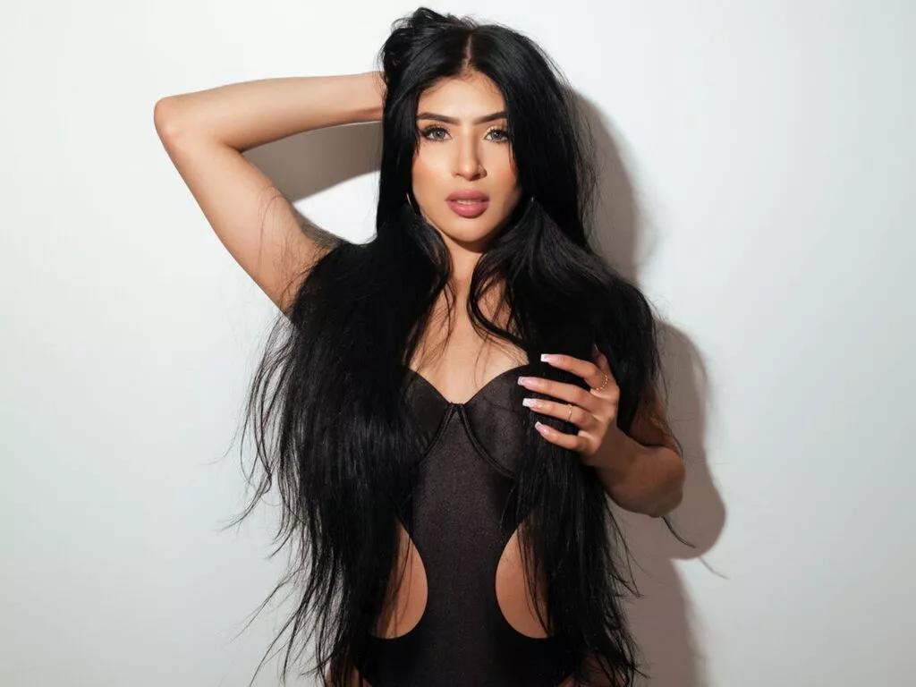 AdrianaRoux webcams show profile image 