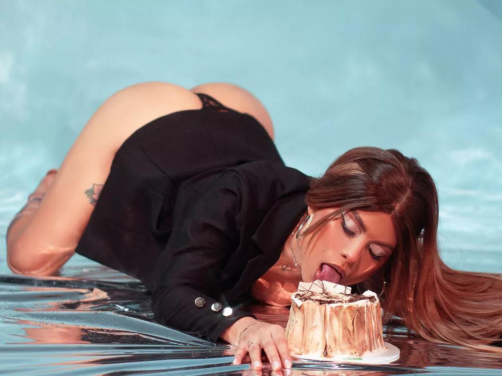AgathaBleu from LiveJasmin