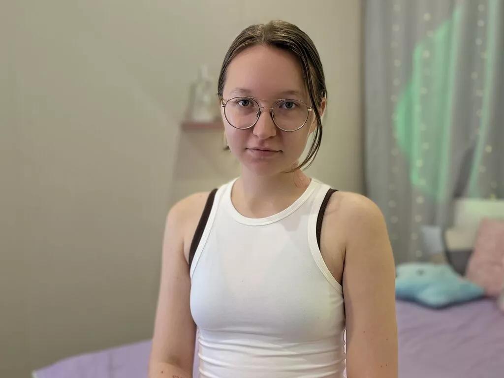 AliceBass webcams show profile image 