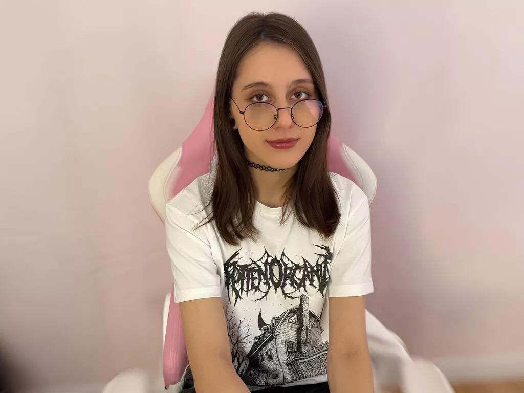 AliceWell webcams show profile image 