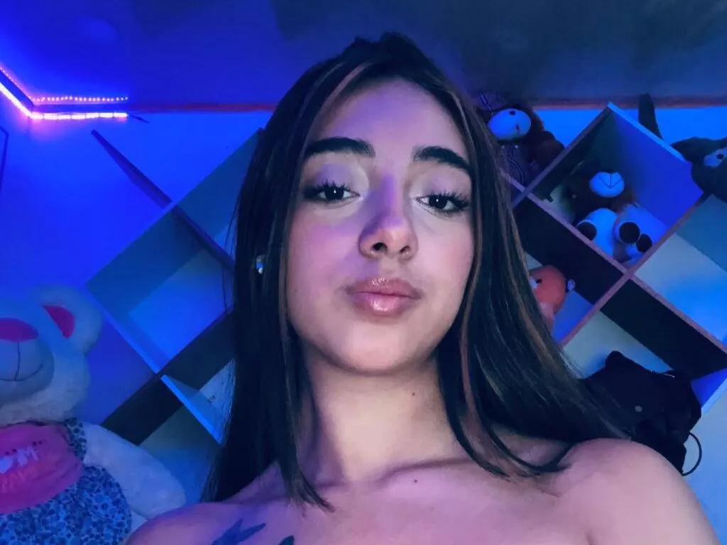 AriPhol webcams show profile image 