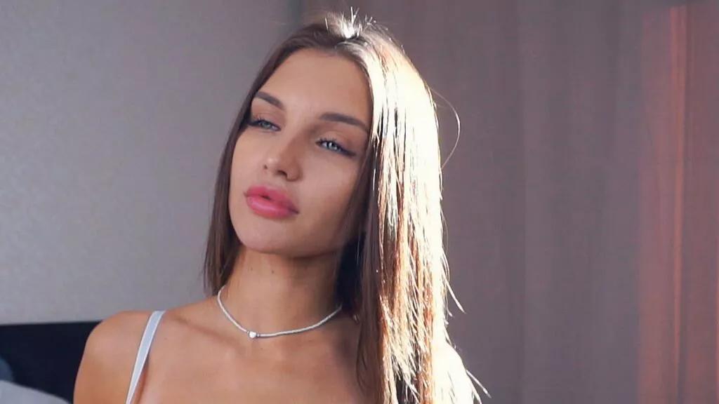 EleneHewlett from LiveJasmin