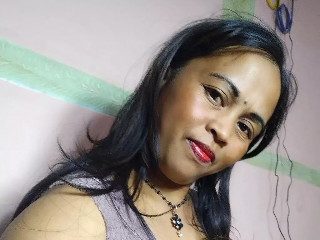 HaingoTsinjo on LiveJasmin