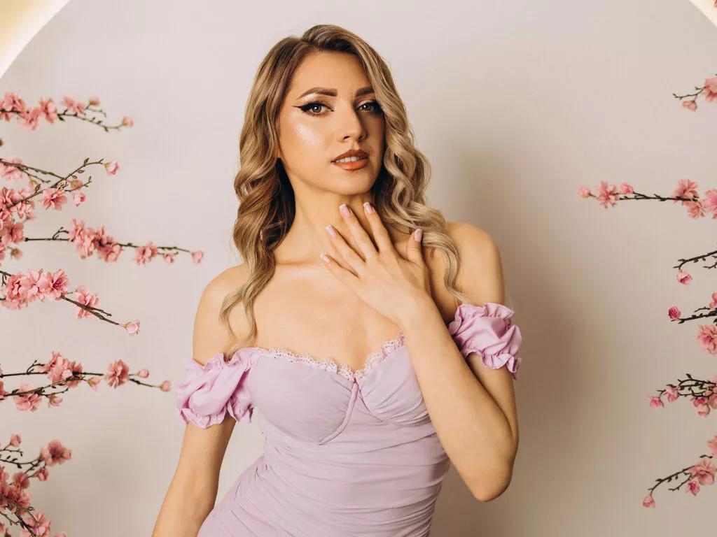 IrisLayne from LiveJasmin