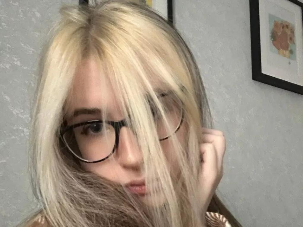KiraRihand webcams show profile image 