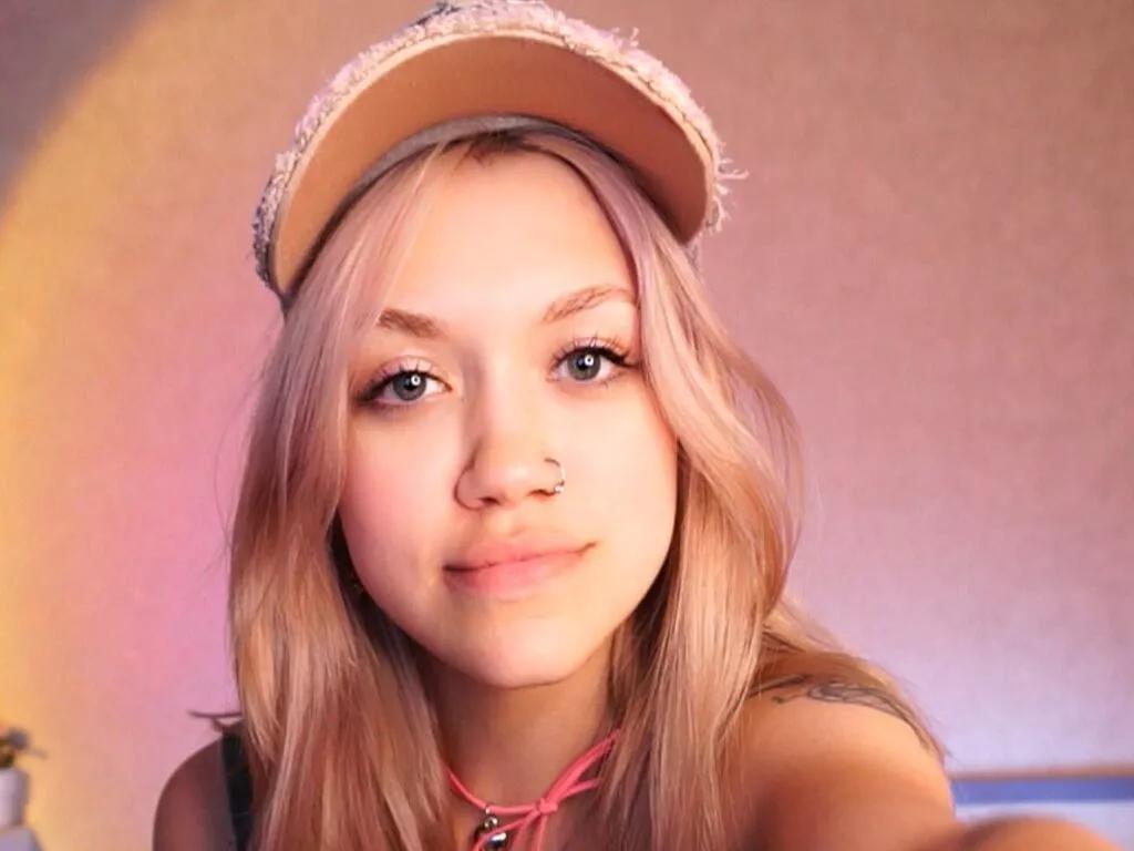 KiraSardewys webcams show profile image 