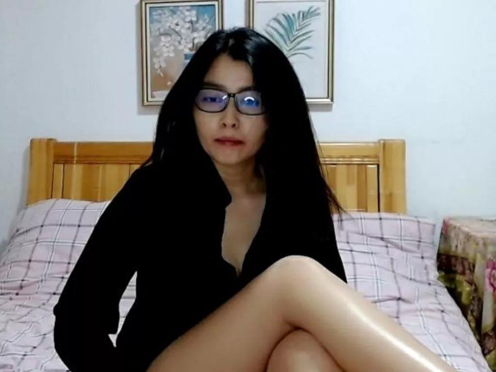 LinaZhang webcams show profile image 