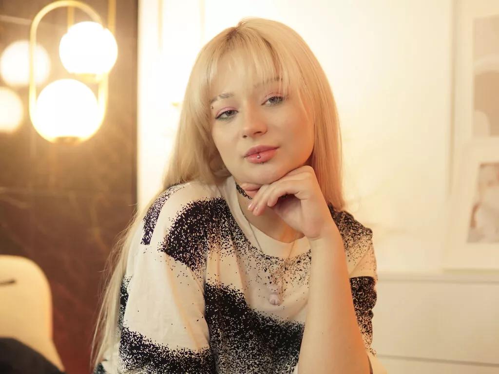 LolaNewton on LiveJasmin