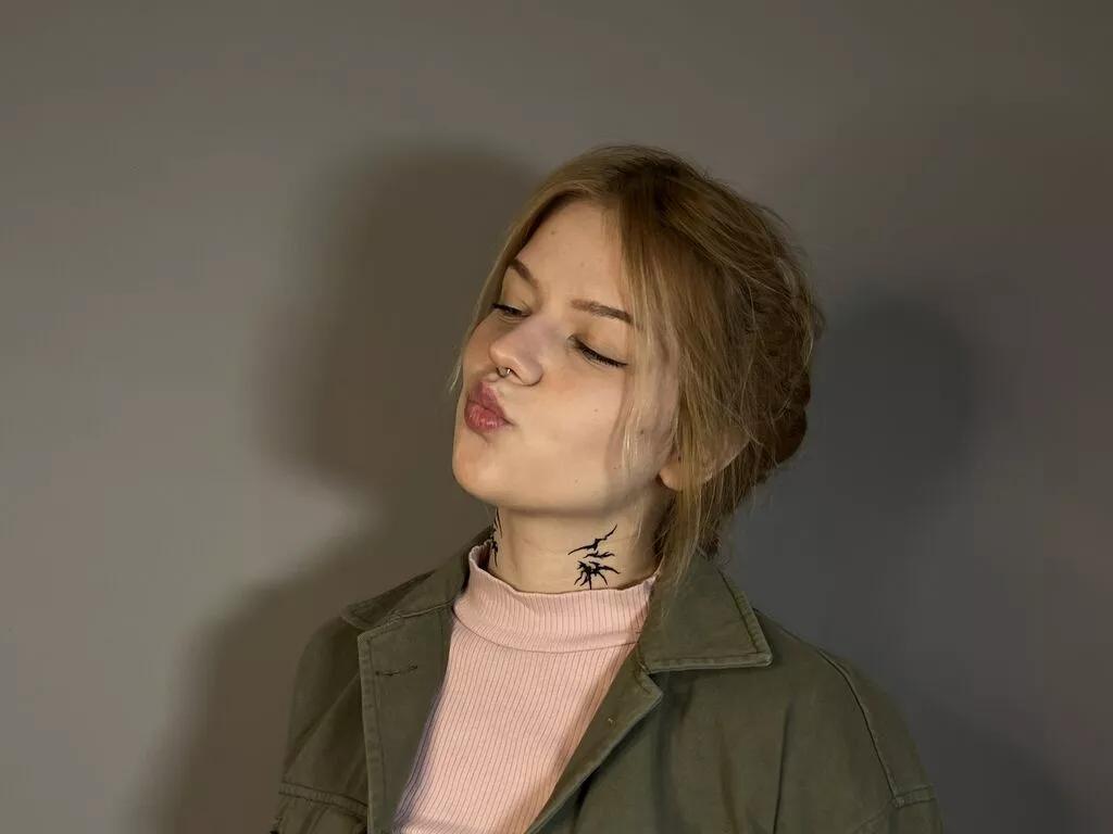 MaxineHaines webcams show profile image 