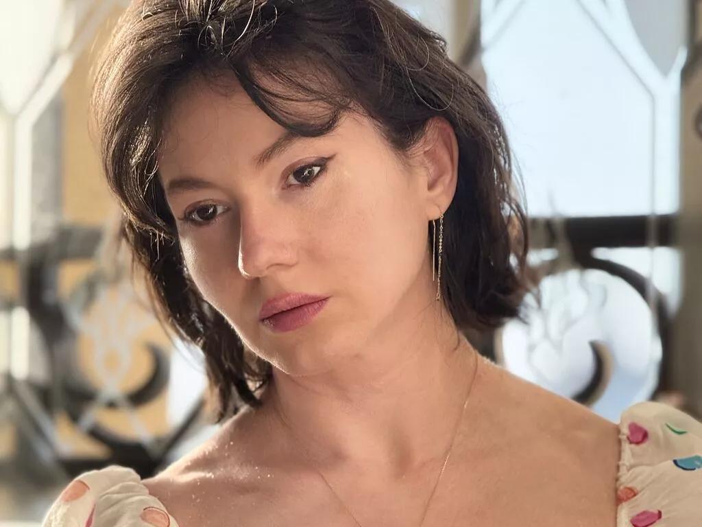 MnemoZeina from LiveJasmin