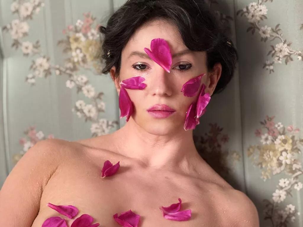 MnemoZeina from LiveJasmin