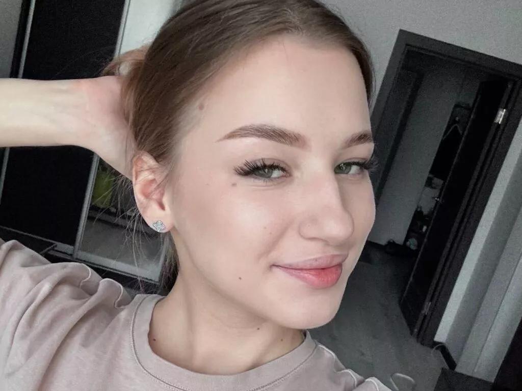 MonaVilonny webcams show profile image 