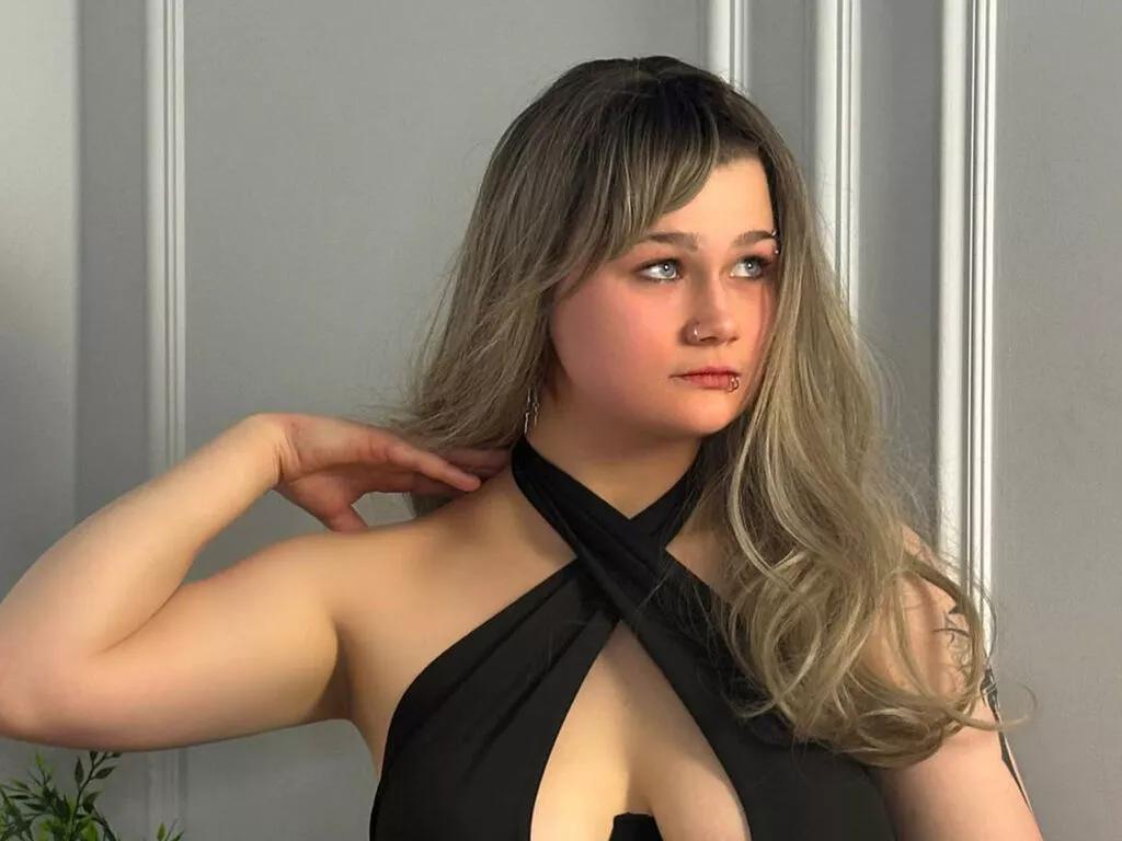 PeachAvalanche webcams show profile image 