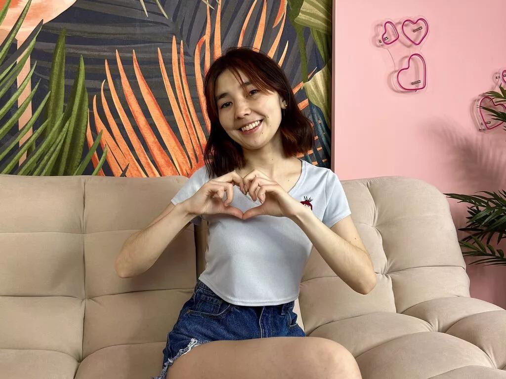SaraLuu webcams show profile image 