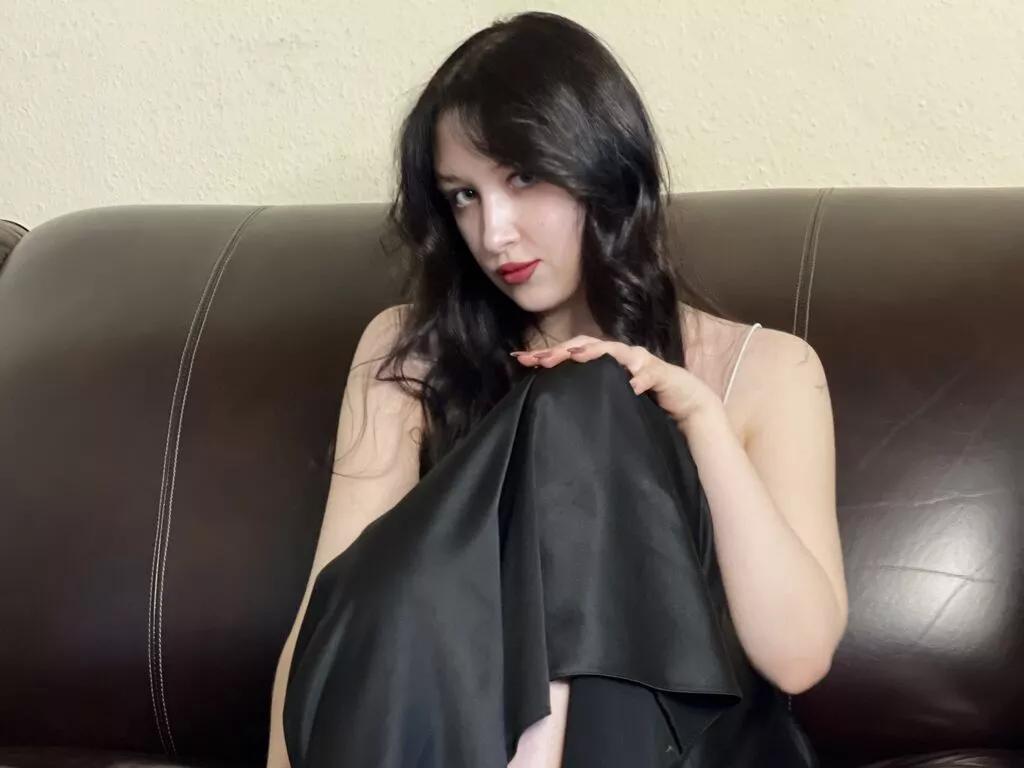 SaraWhisper webcams show profile image 