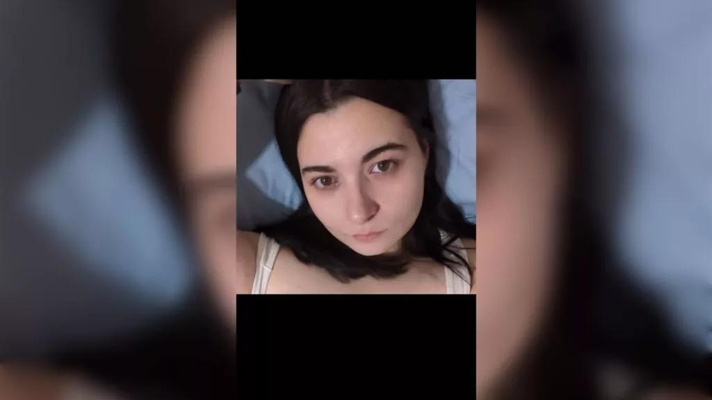 SashaMaroon from LiveJasmin