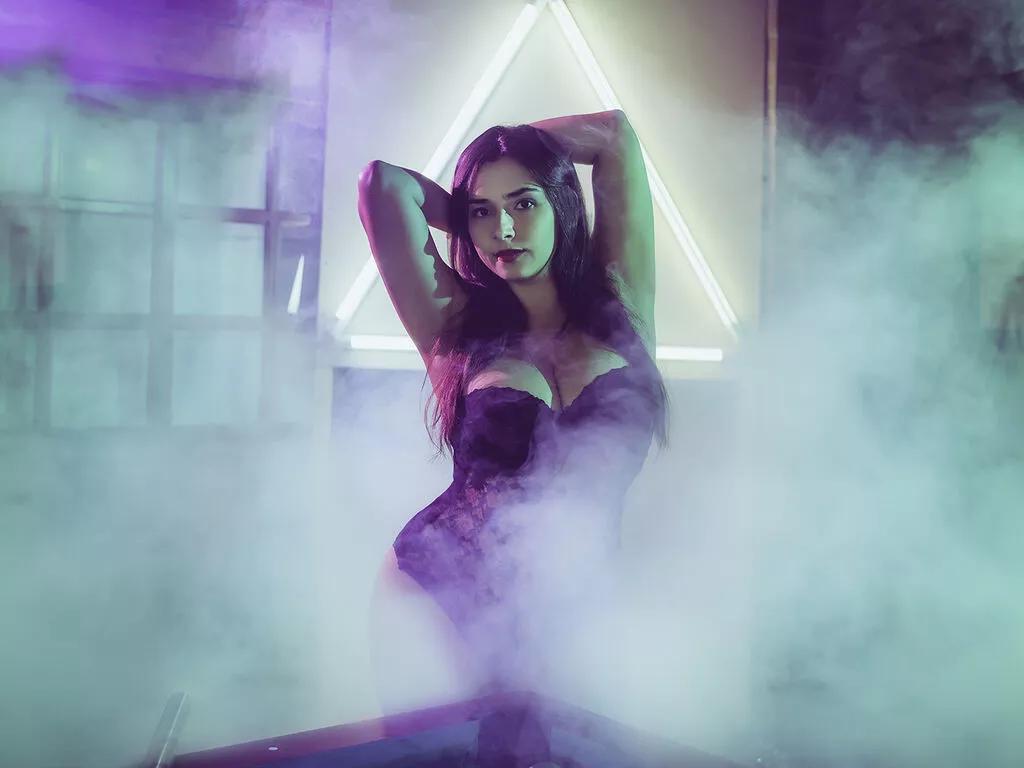 SuzyAmaya webcams show profile image 