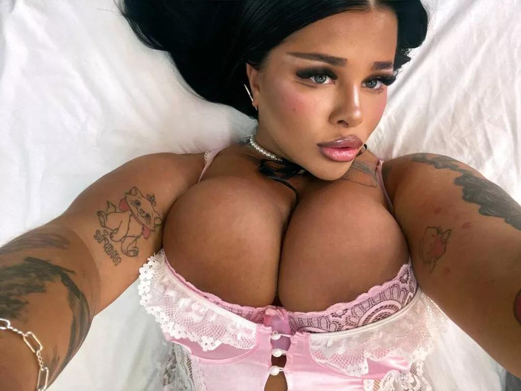 VivienneAstrid from LiveJasmin
